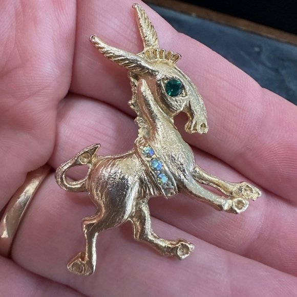 VINTAGE donkey gold tone pin *missing some rhinestones* - Picture 4 of 15